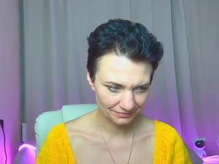 avasaturnian's CamSoda show and profile