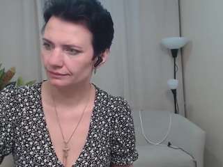 avasaturnian's CamSoda show and profile