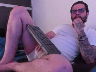 le modèle eloncoxx01 est en webcam porno dans un show sur le site camsoda, il possède les tags suivants: anal toys,black hair,brown eyes,drinking,facial,muscular,nipple piercings,smoking,tattoos,hd