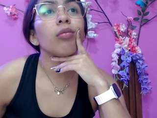 skinnysofia18 Live Webcam on CamSoda