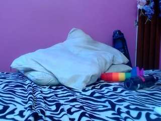 skinnysofia18's CamSoda show and profile