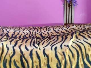 skinnysofia18's live room
