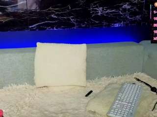 le modèle kaylajoyy est en webcam porno dans un show sur le site camsoda, il possède les tags suivants: ahegao,black hair,brown eyes,deepthroat,dirty talk,double penetration,joi,lovense,no drinking,orgasm,skinny,toys,hd,small tits,squirt