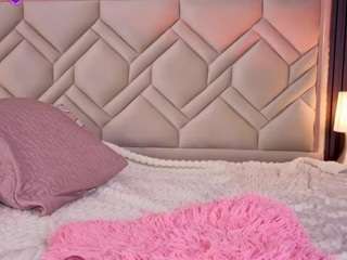 miaafarrel live cam profile