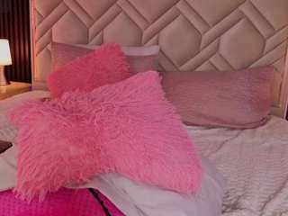 le modèle miaafarrel est en webcam porno dans un show sur le site camsoda, il possède les tags suivants: anal,no drinking,tattoos,striptease,squirter,small tits,sex toys,pussy,orgasm,no smoking,hazel eyes,anal toys,erotic dance,dildo or vibrator,curvy,butt plug,brown eyes,black hair,ass clapping,ass