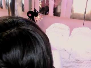 bizzynoar's CamSoda show and profile