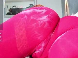 Ce modèle est en direct maintenant. scarlethnyx