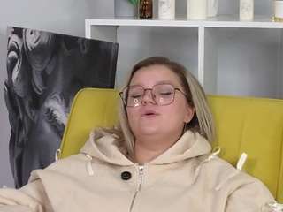 lourablickenstaff Live Webcam on CamSoda
