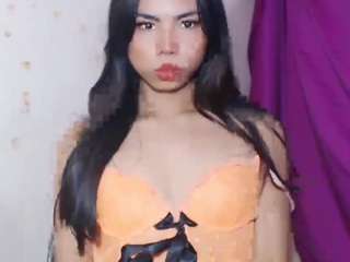 urgirlbitchnikka Live Webcam on CamSoda