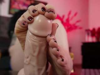 elinne-hendrix live cam preview