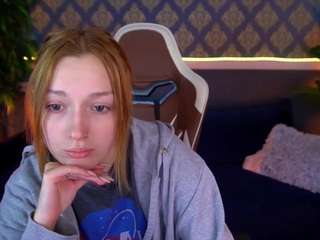 FoxyMayy live cam