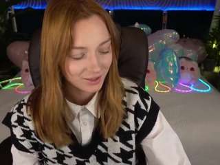le modèle foxymayy est en webcam porno dans un show sur le site camsoda, il possède les tags suivants: blue eyes,cock rating,young adult,teen 18,tattoos,skinny,shaved pussy,red hair,no smoking,nipple piercings,lush,longhair,lingerie,flashing,fetish,feet,drinking,dildo or vibrator,dildo,cute