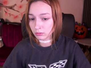 le modèle foxymayy est en webcam porno dans un show sur le site camsoda, il possède les tags suivants: ahegao,blue eyes,young adult,teen 18,tattoos,skinny,shaved pussy,red hair,no smoking,nipple piercings,moaning,lush,longhair,lingerie,foot fetish,fetish,feet,erotic dance,drinking,dirty talk