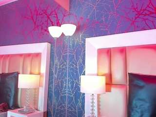 julitpink Live Webcam on CamSoda