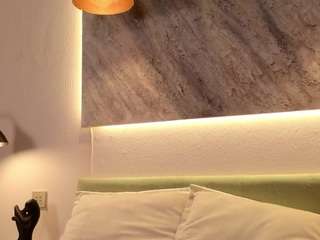 le modèle milkmesoftly est en webcam porno dans un show sur le site camsoda, il possède les tags suivants: blue eyes,doggy style,drinking,red hair,sex toys,tattoos,teen 18,tiny tits,young adult,hd