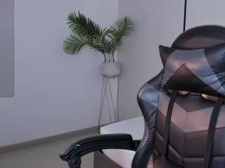  sarita-pinkie chat room
