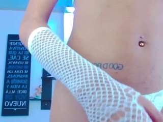 chloe-thunders's CamSoda show and profile