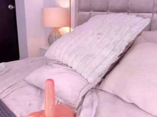 le modèle dakotawangi est en webcam porno dans un show sur le site camsoda, il possède les tags suivants: amateur,spy,middle aged,moaning,naked,natural,pov,pussy,sex toys,sexy,spank,squirt,anal,squirter,strip,striptease,tease,teen 18,toys,twerk