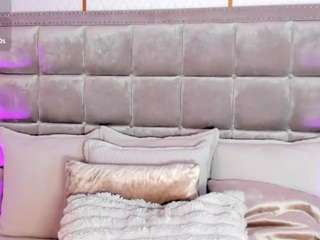 dakotawangi Live Webcam on CamSoda