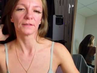 jesica-moon's CamSoda show and profile