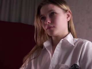 KanishaSkrocki live cam — green eyes, no drinking, no smoking