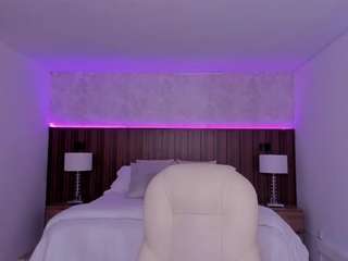 Megann-Williamss live cam preview