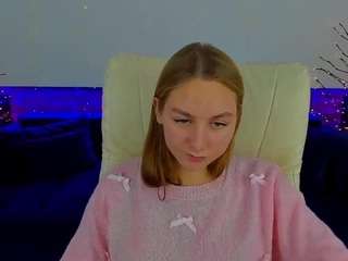 milaaaddam Blonde hair live webcam