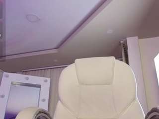 nahomi-kiss20 Live Webcam on CamSoda