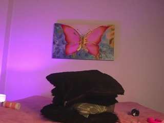 Image 1 of noah-0814, female webcam model,  years old, on live webcam