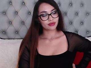  sara-collyns chat room