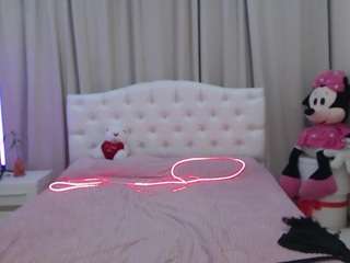 le modèle emmaellison est en webcam porno dans un show sur le site camsoda, il possède les tags suivants: anal,anal toys,blue eyes,curvy,drinking,flashing,full nudity,no smoking,strapon,big tits,blonde hair,hd