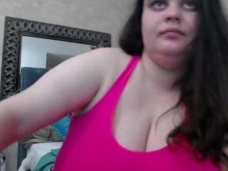 saraelise, female webcam model,  years old, on live webcam