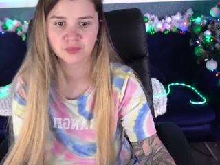 amellymillyy's CamSoda show and profile