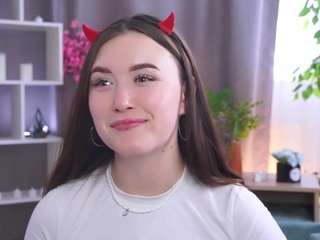 candy-leya's CamSoda show and profile