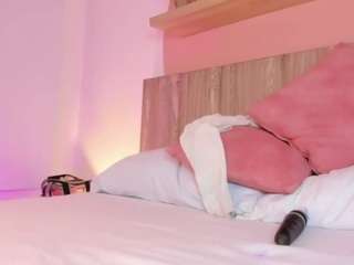 clara-luuu Live Webcam on CamSoda