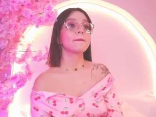 clara-luuu live webcam show