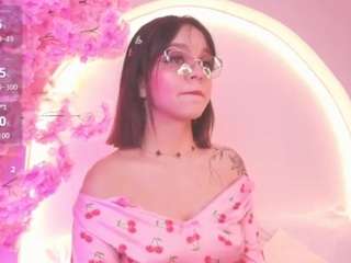 clara-luuu live webcam show