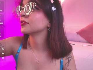 Clara-luuu's cam show statistics and live stream