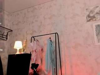 luafynova's CamSoda show and profile