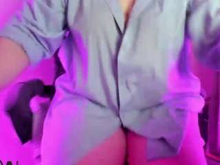 mia-r0ss's CamSoda show and profile