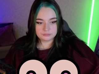 mia-r0ss, female webcam model,  years old, on live webcam