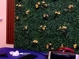 pequenachica18 from CamSoda is Freechat
