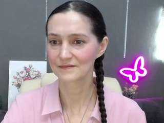 tayafinch, female webcam model,  years old, on live webcam