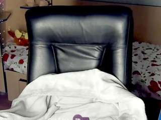 celinereyys Live Webcam on CamSoda