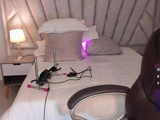 mila-blaze Live Webcam on CamSoda