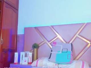 Sophiiesinclair - Live Cam on CamSoda