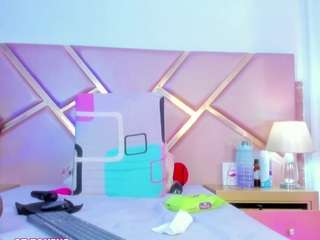 sophiiesinclair's CamSoda show and profile