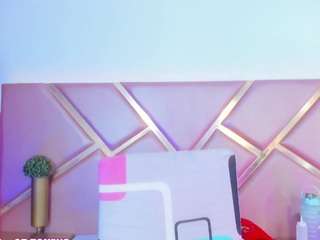 sophiiesinclair, female webcam model,  years old, on live webcam