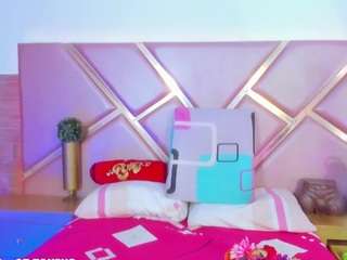 le modèle sophiiesinclair est en webcam porno dans un show sur le site camsoda, il possède les tags suivants: amateur,sexy,lush,natural,oil,orgasm,pantyhose,petite,pov,pussy,sex toys,show,lingerie,skinny,small tits,spank,squirt,stockings,teen (18+),toys