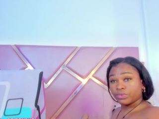 Model ini sedang live sekarang. sophiiesinclair